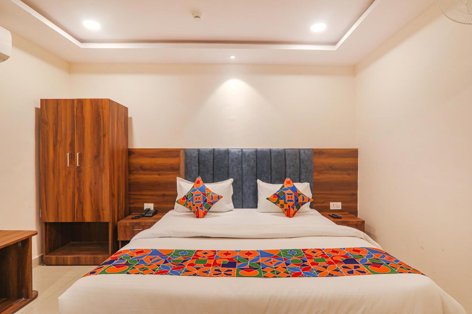 Fabhotel Rachna Palace And Banquets - Nr Lekhraj Metro Station Lucknow Exterior photo