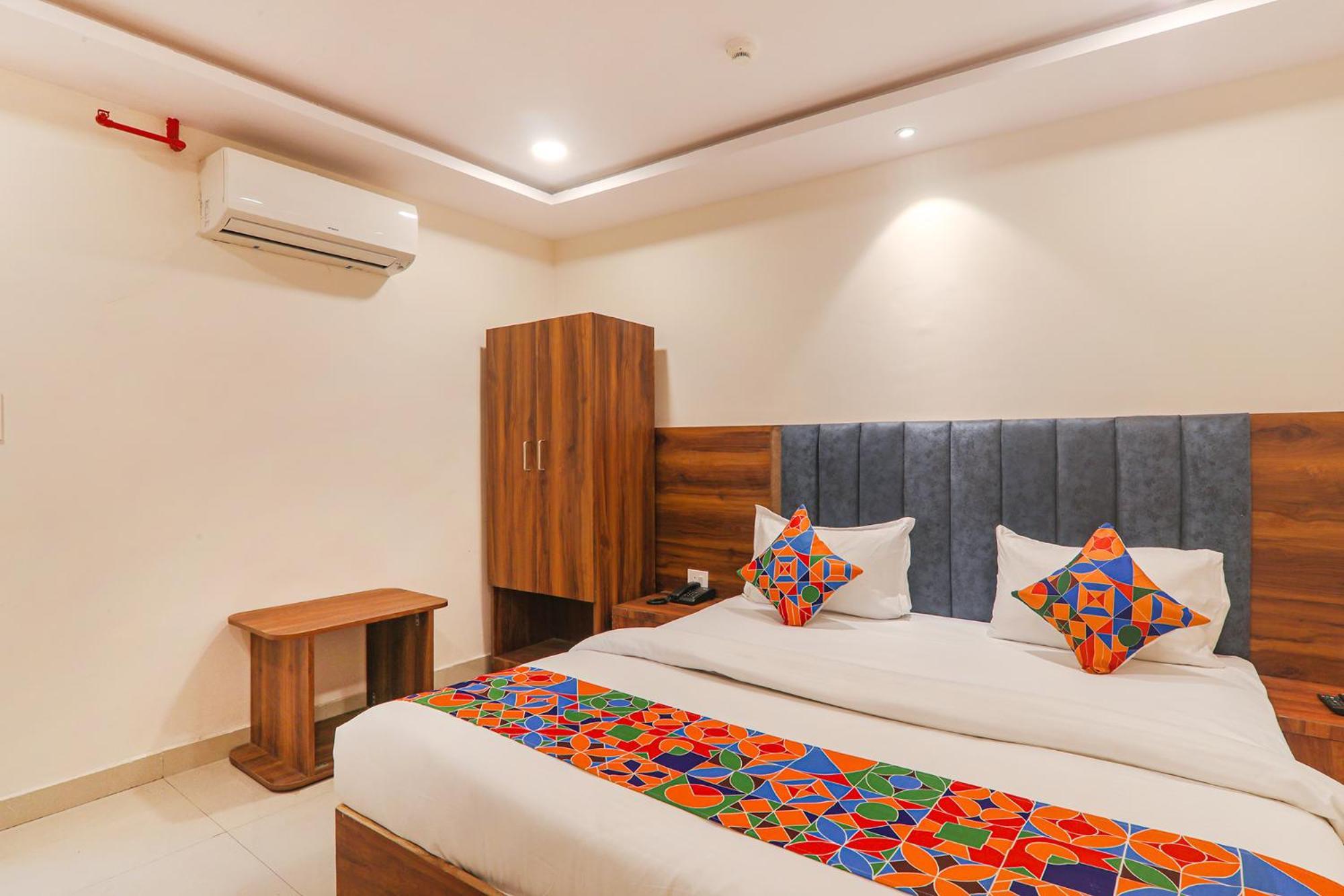 Fabhotel Rachna Palace And Banquets - Nr Lekhraj Metro Station Lucknow Exterior photo