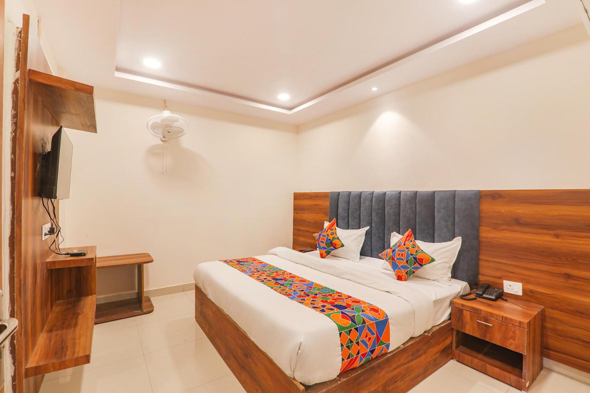 Fabhotel Rachna Palace And Banquets - Nr Lekhraj Metro Station Lucknow Exterior photo