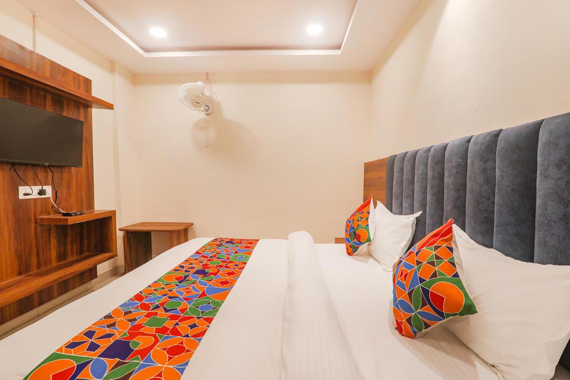 Fabhotel Rachna Palace And Banquets - Nr Lekhraj Metro Station Lucknow Exterior photo