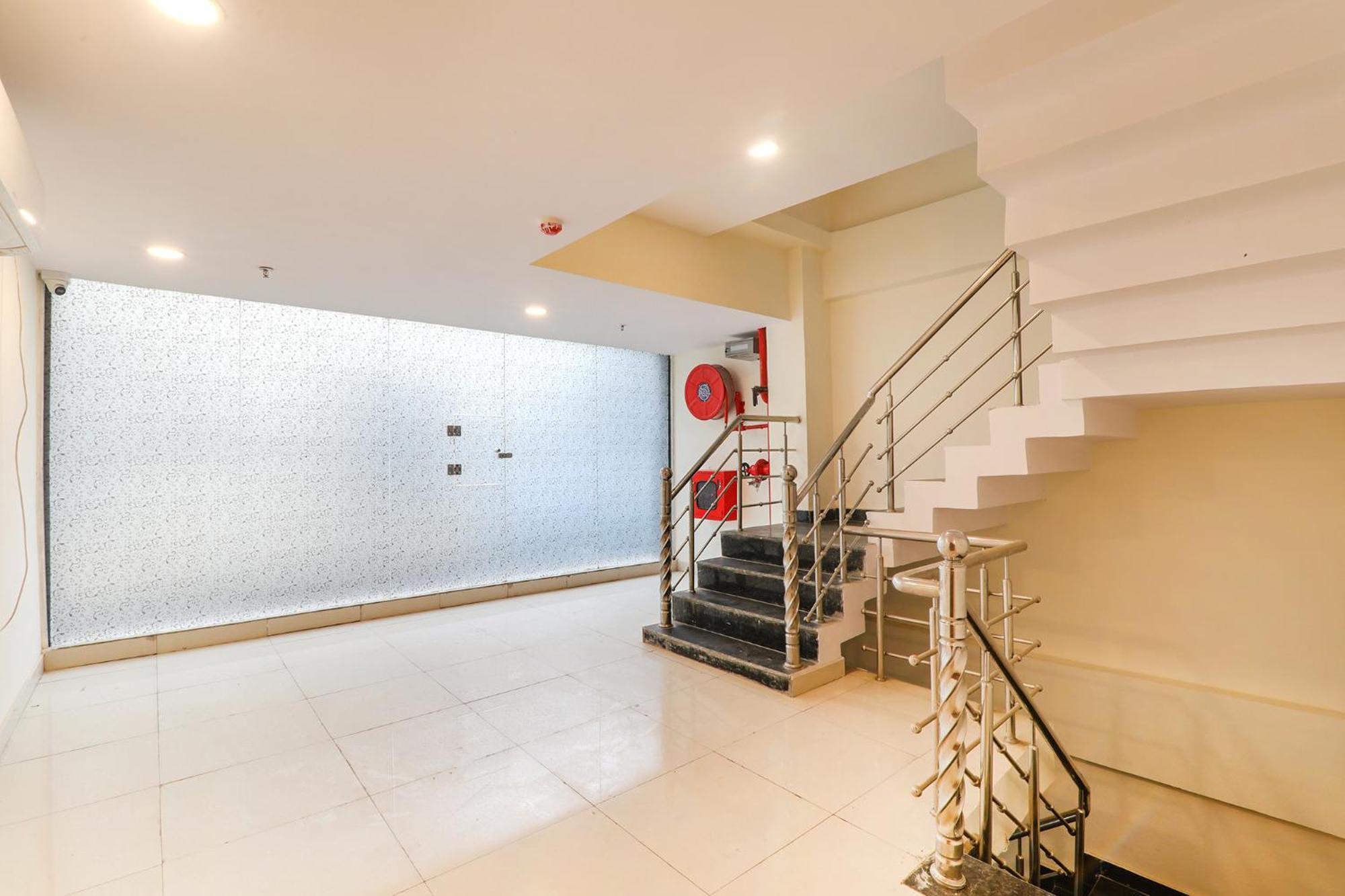 Fabhotel Rachna Palace And Banquets - Nr Lekhraj Metro Station Lucknow Exterior photo